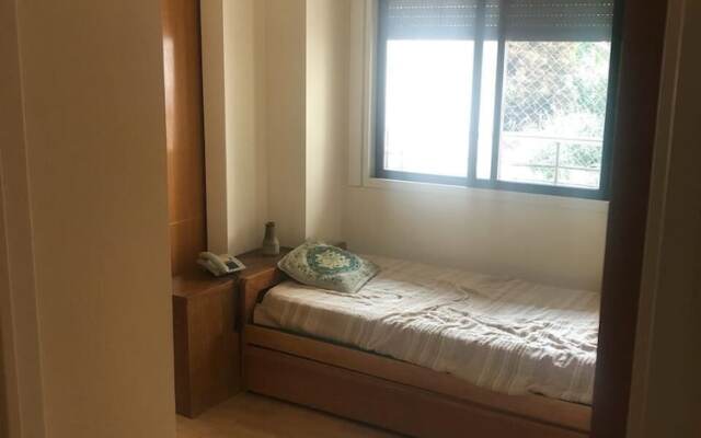 Suites & Studios 7