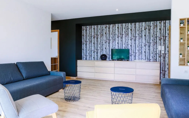 La Maison Devant La Prairie