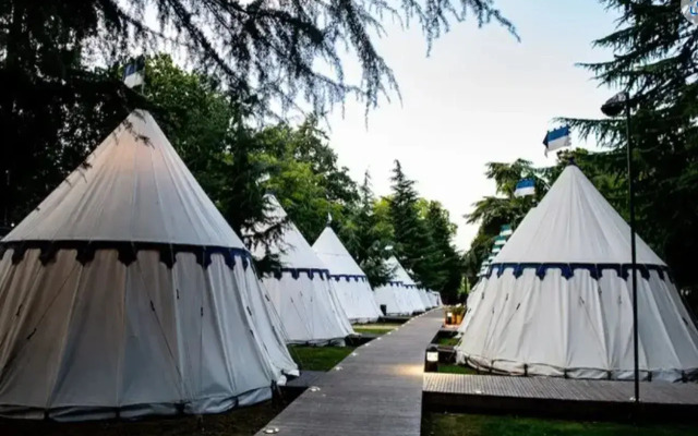Warwick Castle Hotel and Knight's Village
