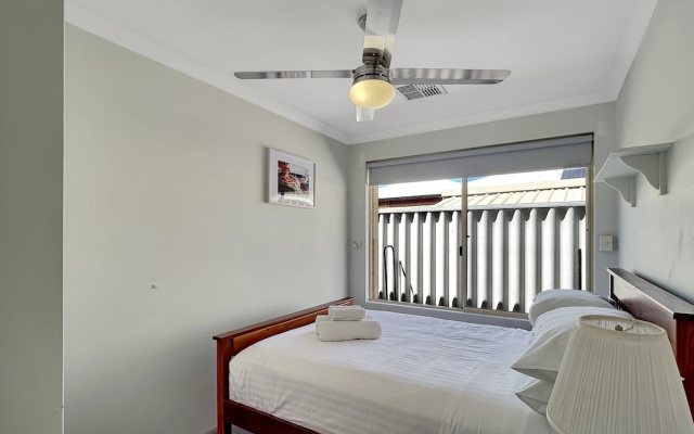 Spacious 5-bed House in Coastal Halls Head