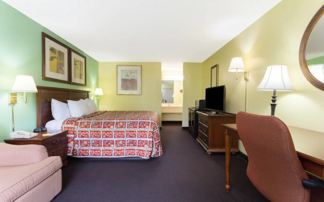 Days Inn by Wyndham Lamont/Monticello