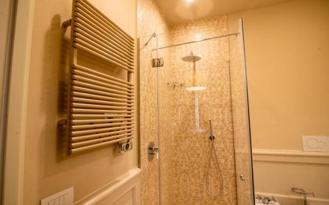 Noble Floor Luxury Apartments Gina