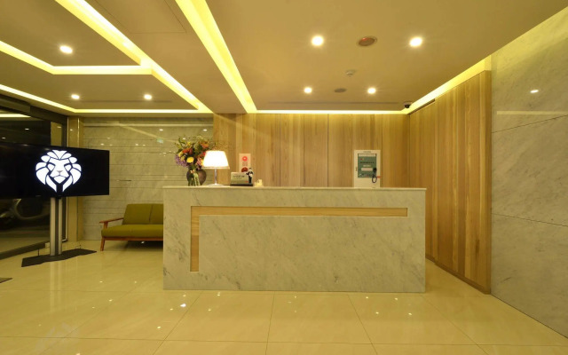 Plus Hotel