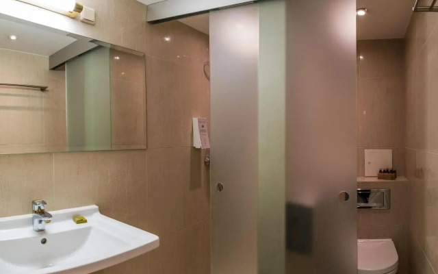 CRU Hotel