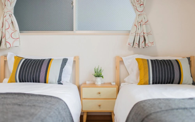 Yeah Room Zeus The Garden