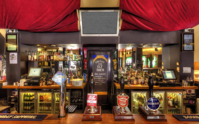 Arsenal Tavern Backpackers