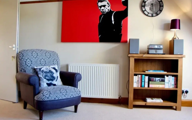 Homely 3 Bedroom Flat With Castle Views