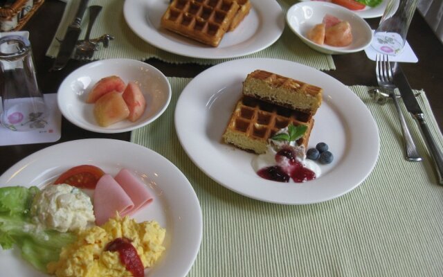 Pension & Craft Shop Hanamizuki