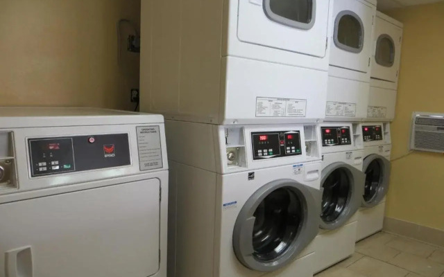 Grand Hotel Orlando at Universal Blvd - Shuttle to Theme Parks