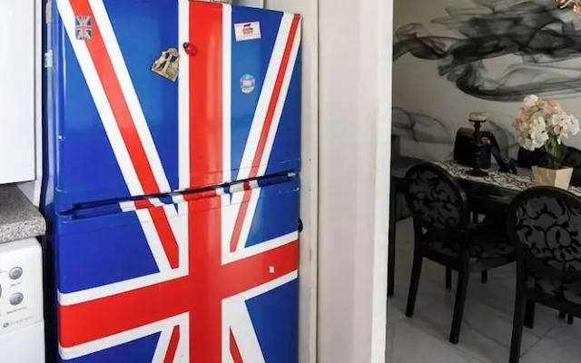 Chic Condo with Gym & Private Roof