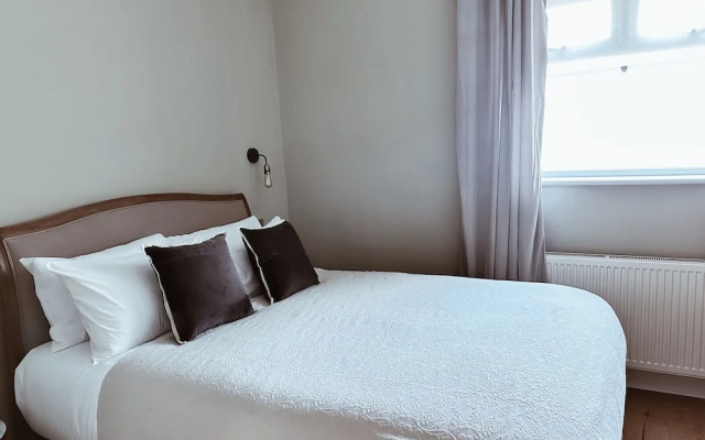 Pontcanna Sapphire-Cardiff City Centre