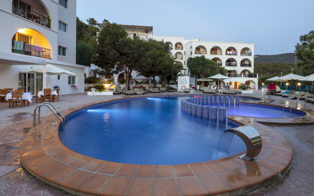 Aparthotel Puerto Cala Vadella