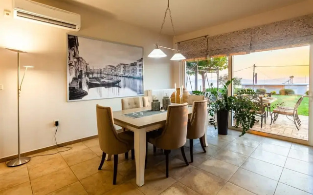 Sunset Paradise - Verga s Ultimate Seaview Getaway