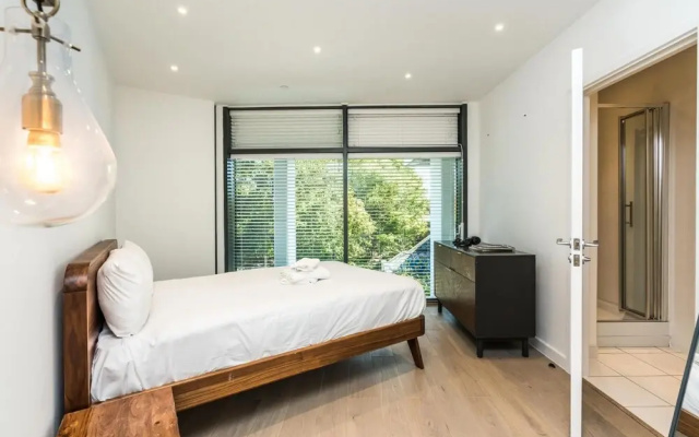 Stunning 2BD Flat Overlooking River Lea Hackney