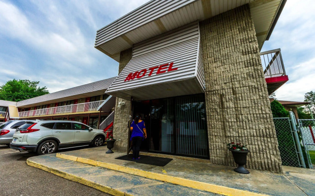 New Plaza Motel