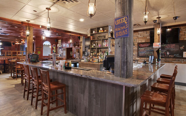 Guest House Inn & Suites