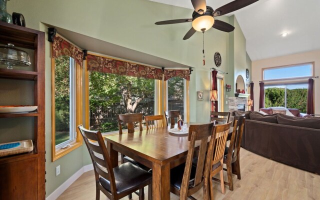 Parkside Gardens | Shady Private Yard W/ Hot Tub!