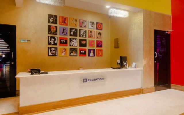 Capital O 40728 Bollywood Design Hotel