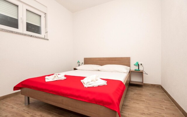 Nice Apartment in Drvenik With 1 Bedrooms and Wifi