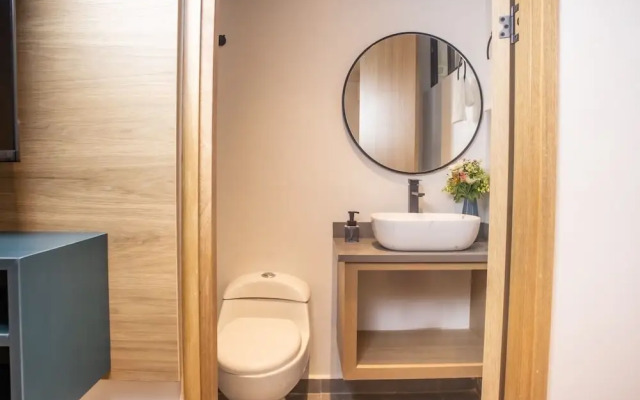 Rosa Negra Suite w/ Jacuzzi Near Stadium