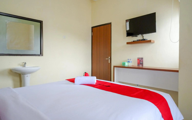 RedDoorz near Graha Saba Buana Solo