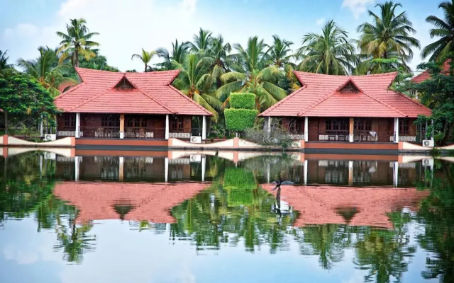 Sterling Houseboats Lake Palace Alleppey