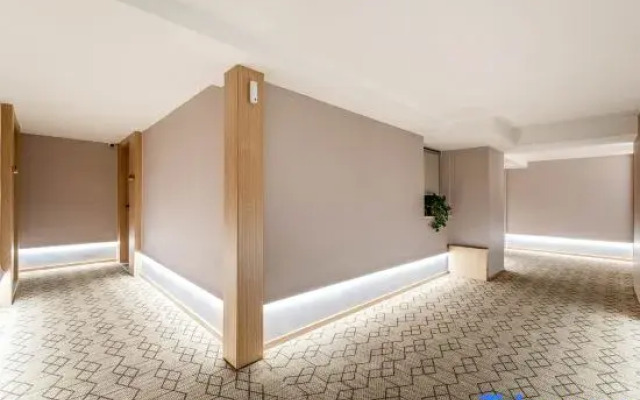 Xufeng Light Residence Hotel