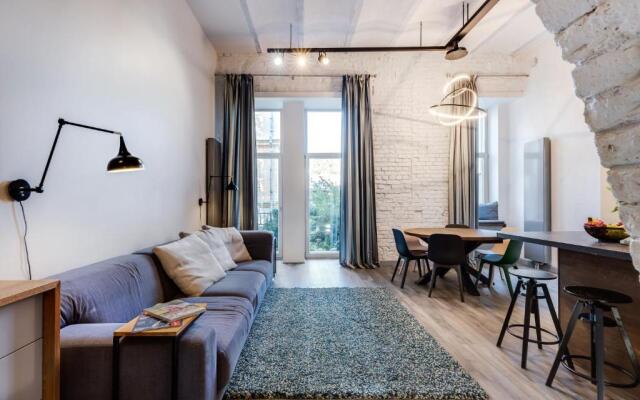 #stayhere - Unique Spacious & Modern 2BDR Upscale Neighbourhood