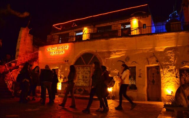 hotels crazy horse