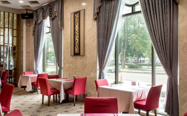 Royal Chiayi Hotel