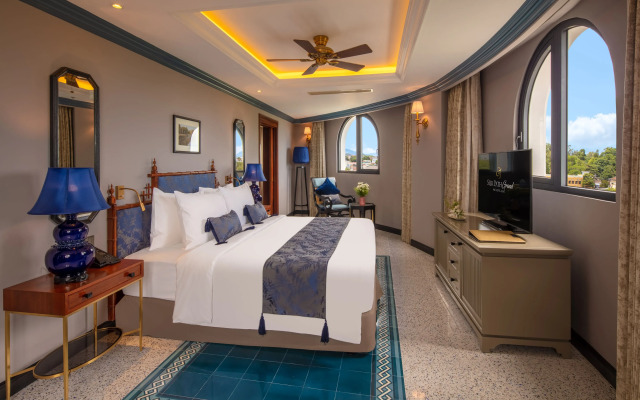Silk Path Grand Hue Hotel