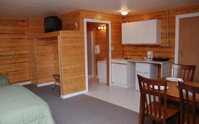 Triple J Hotel & Cabins