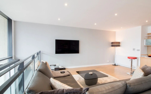 Stunning 3 BR Penthouse Apartment, River View