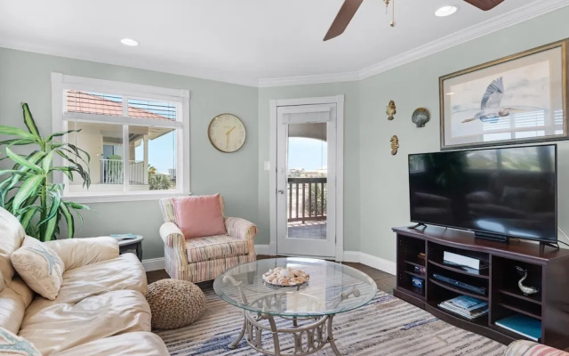 Sunset Harbor Palms 2-301