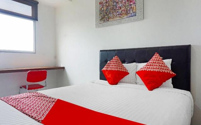 Super OYO 91593 San San Rooms Gunung Putri Square