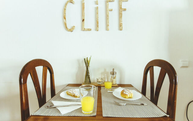 Cliff Surf Camp Hostel