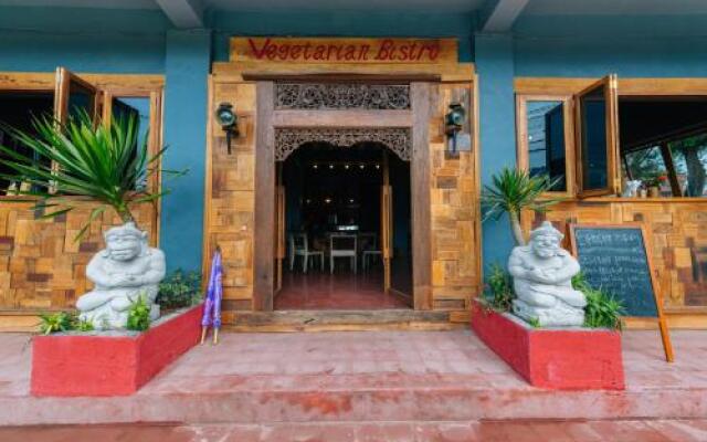 Chakra Backpacker Hostel & Vegetarian Bistro