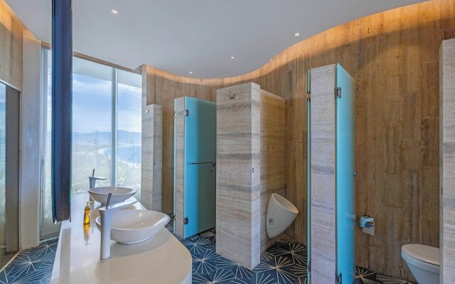NEW Beachfront Marítima Condos 2 Pools