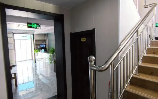 Ejinaqi Luxing Hostel