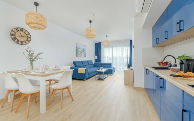Blue Apartment With Sea View by Renters