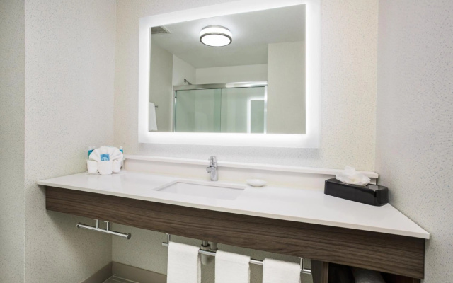 Holiday Inn Express Kansas City - at the Legends