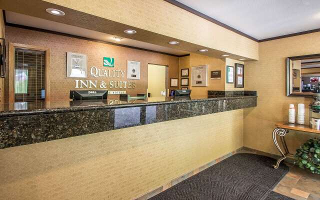 Quality Inn & Suites Decorah