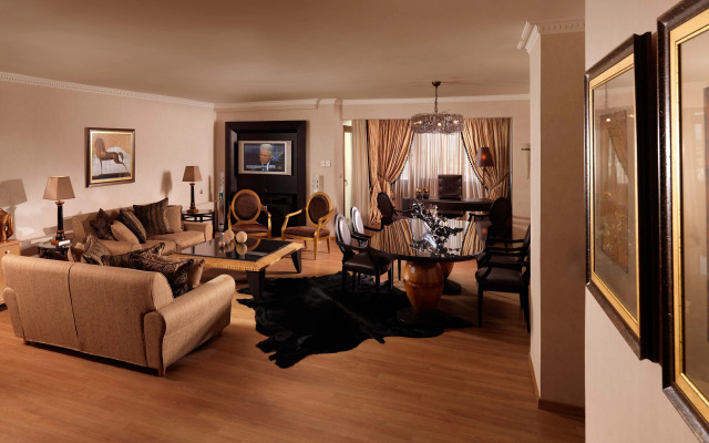 Divani Caravel Hotel