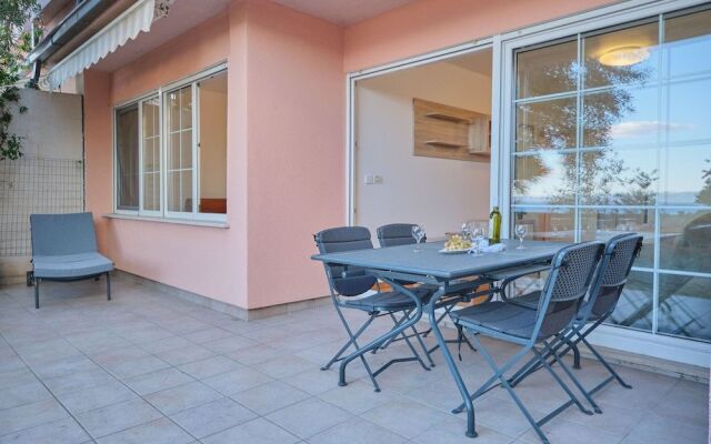 Holiday Seaview Apartment by Litto
