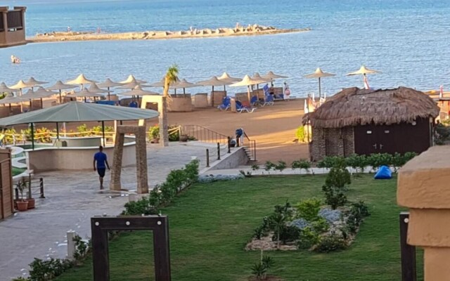 Immaculate 1-bed Apartment in Hurgada, First Line!