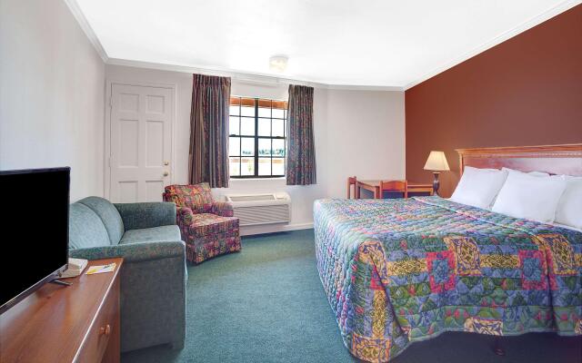 Days Inn by Wyndham Everett