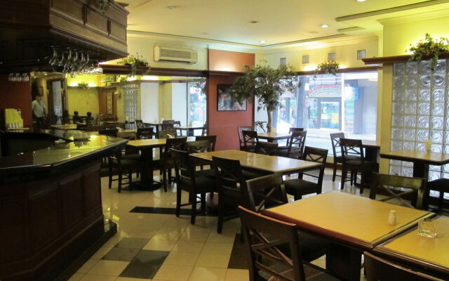 Aussie Slouch Hat Inn and Pub