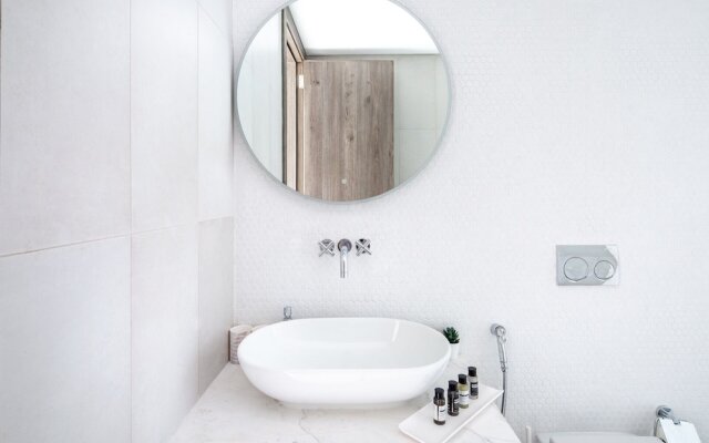 Mesmerizing Upscale 1BR Apartment in Soho Palm Jumeirah