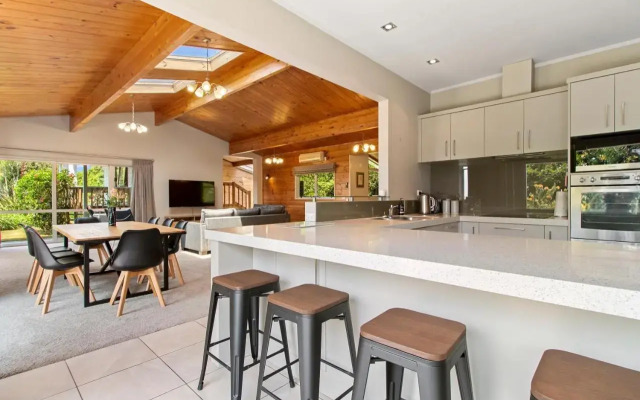 Country Retreat - Athenree Holiday Home