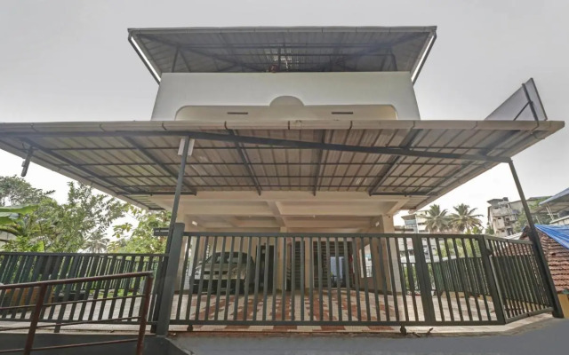 Treebo Nirupama, 750m from Aluva Railway station